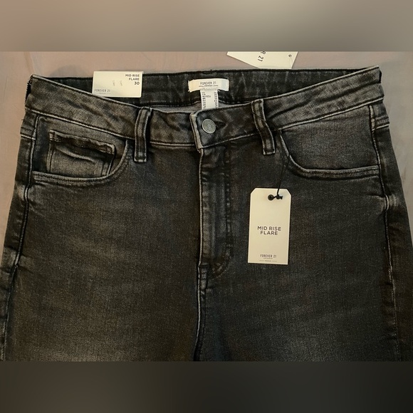 NWT Forever 21 Mid-rise Flare Jeans Washed Black - Picture 3 of 11